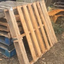 building a wood pallet fence